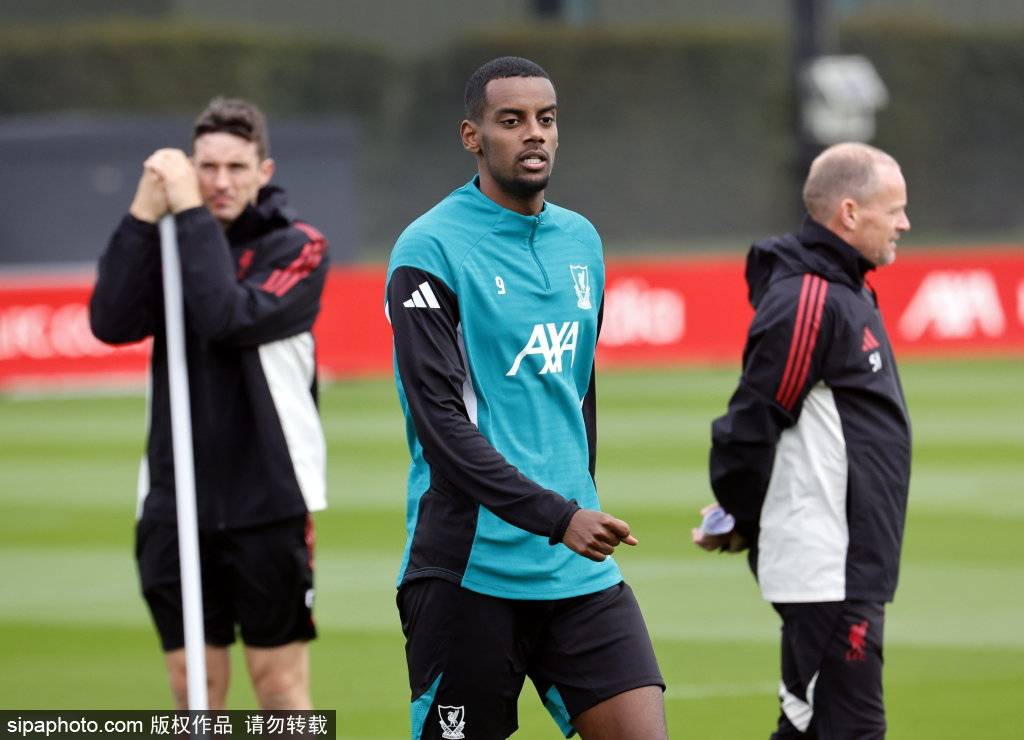 够及时赶上, 战中, 到球队的后